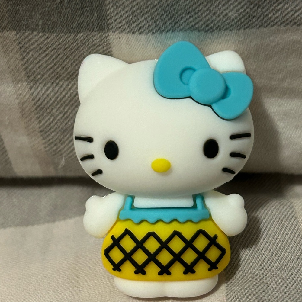 Hello Kitty Figurine: Pineapple Dress